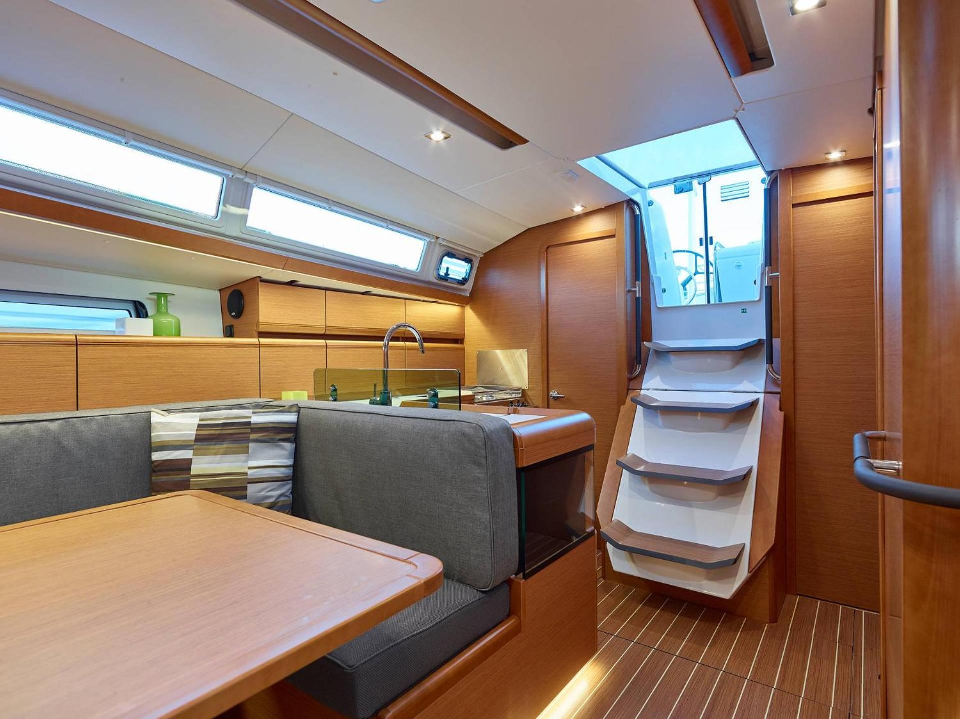 Sleep Aboard A Modern Sailboat In Oeiras Hotel Buitenkant foto