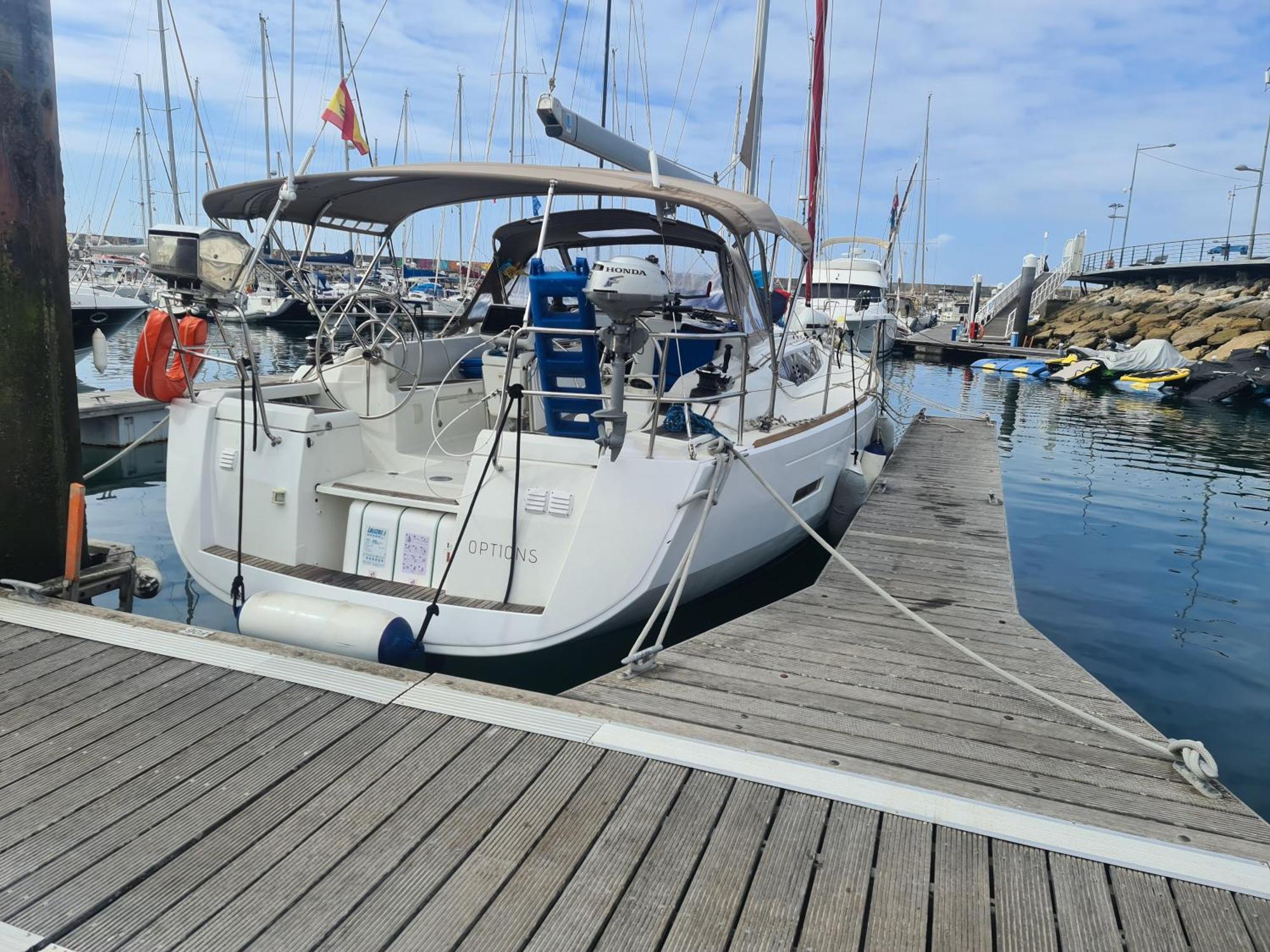 Sleep Aboard A Modern Sailboat In Oeiras Hotel Buitenkant foto