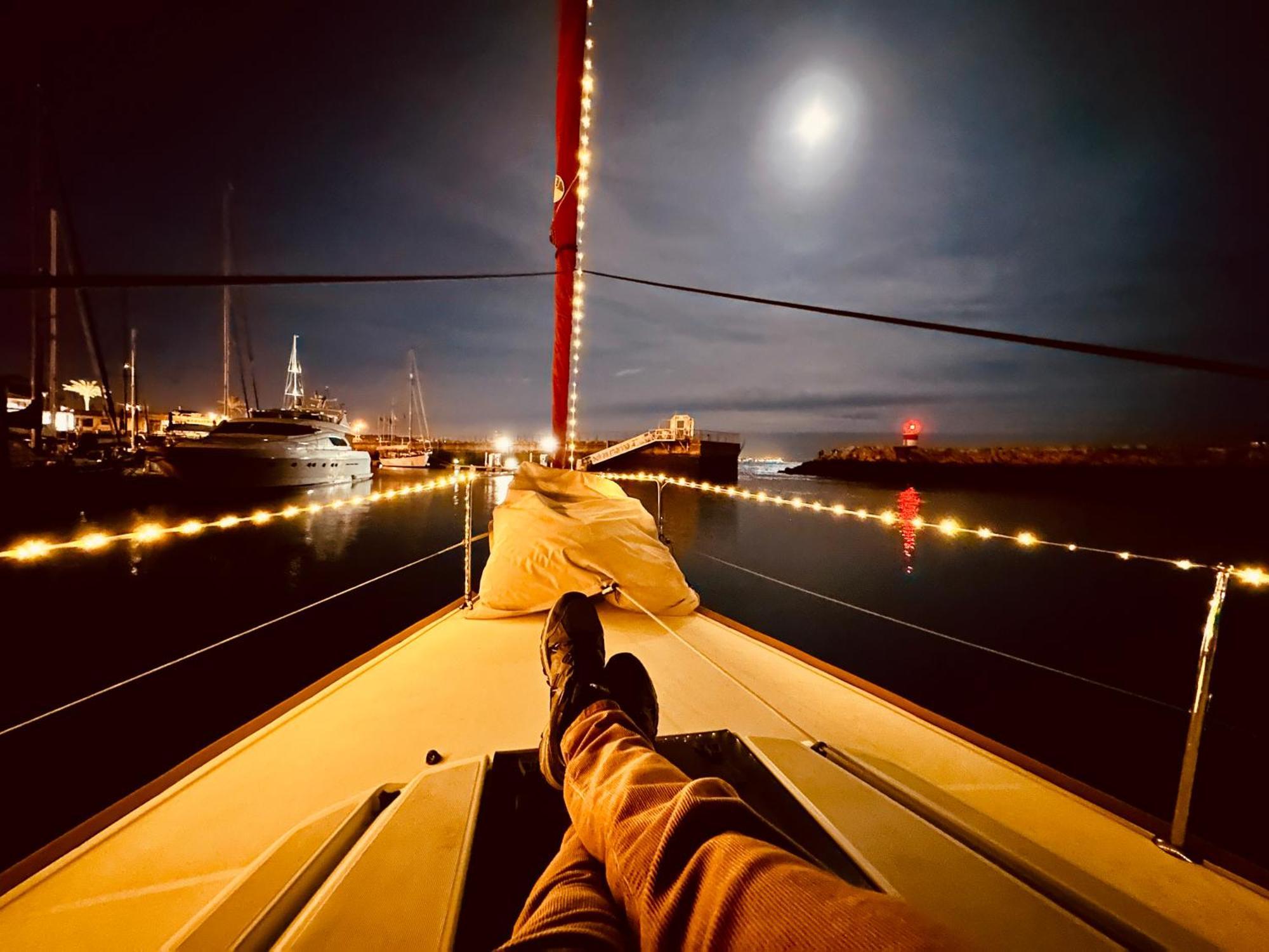 Sleep Aboard A Modern Sailboat In Oeiras Hotel Buitenkant foto
