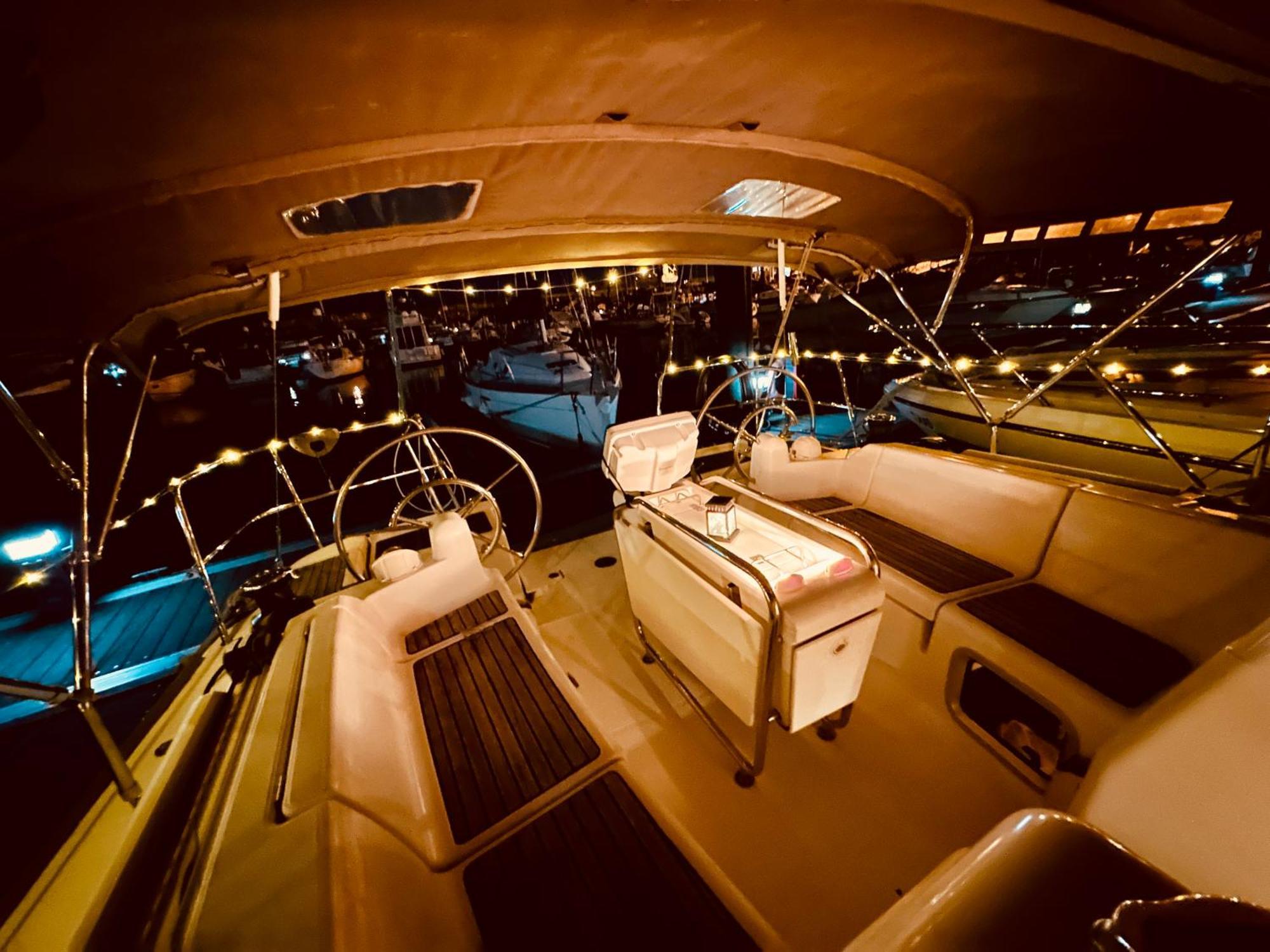 Sleep Aboard A Modern Sailboat In Oeiras Hotel Buitenkant foto