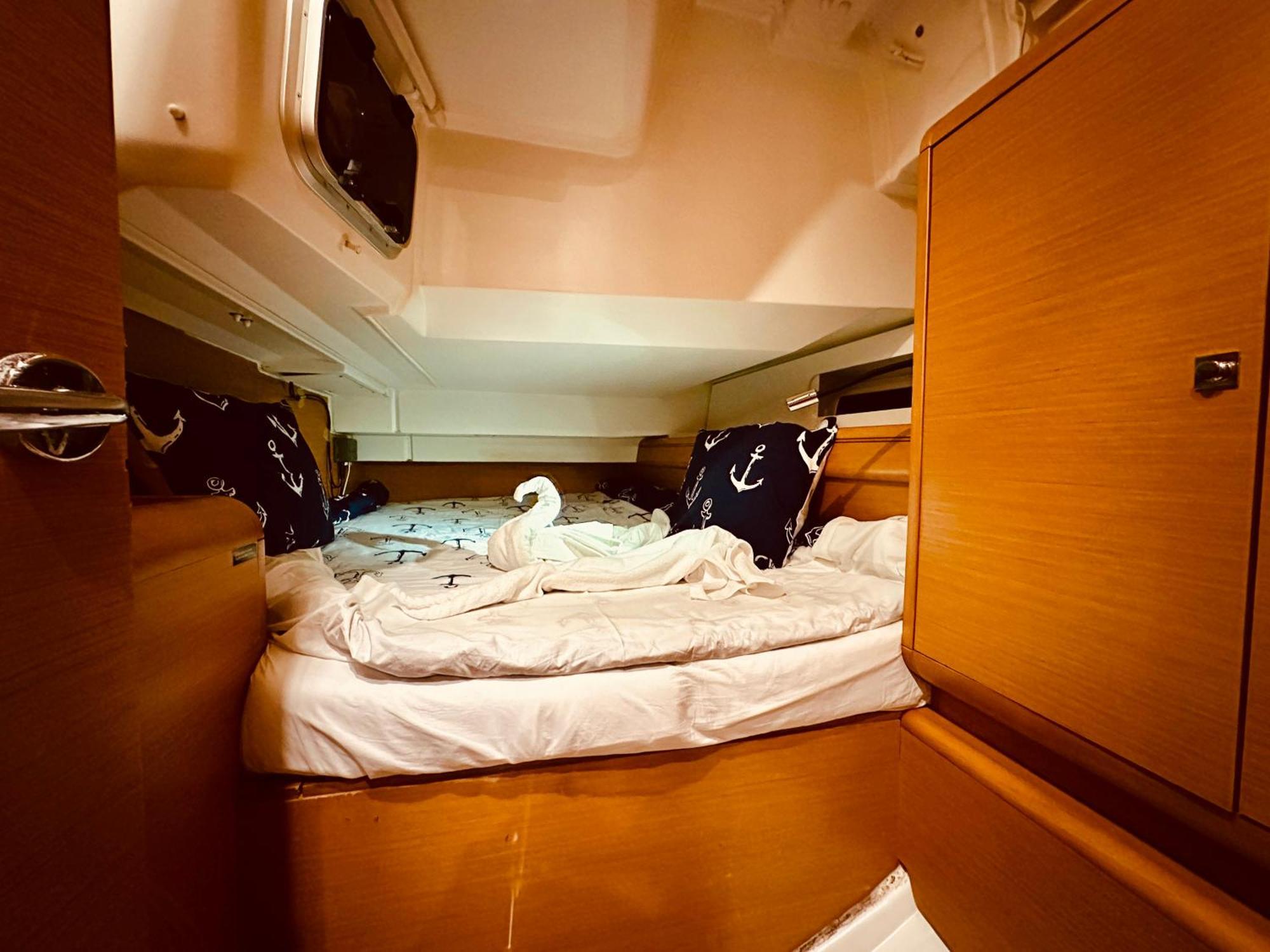 Sleep Aboard A Modern Sailboat In Oeiras Hotel Buitenkant foto